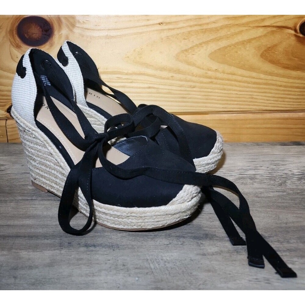Torrid Woman's 9.5WW Beige Black Espadrille Ankle Strap Chunky Platform Sandals